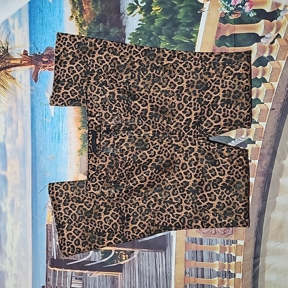 7 For All Mankind Animal Print Raw Hem Flare Jeans Size 24 - Picture 3 of 7
